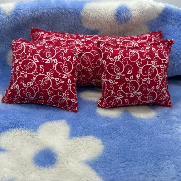 Red and White Decorative Pillow Set - Picture 2 of 7